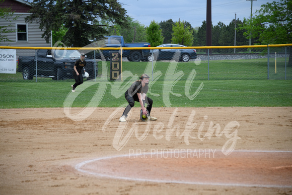 PANTHER SOFTBALL VS NEW YORK MILLS - SECTIONS_20240520_00019