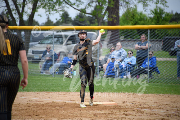 PANTHER SOFTBALL VS NEW YORK MILLS - SECTIONS_20240520_00023