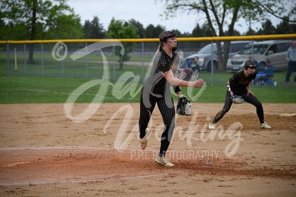 PANTHER SOFTBALL VS NEW YORK MILLS - SECTIONS_20240520_00016